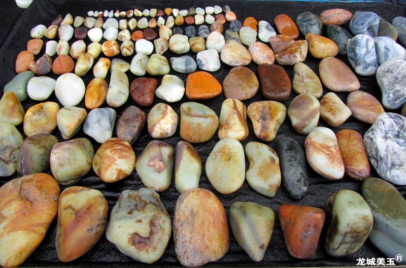 新疆和田地区原石玉籽料市场价格分析与优质货源采购指南
