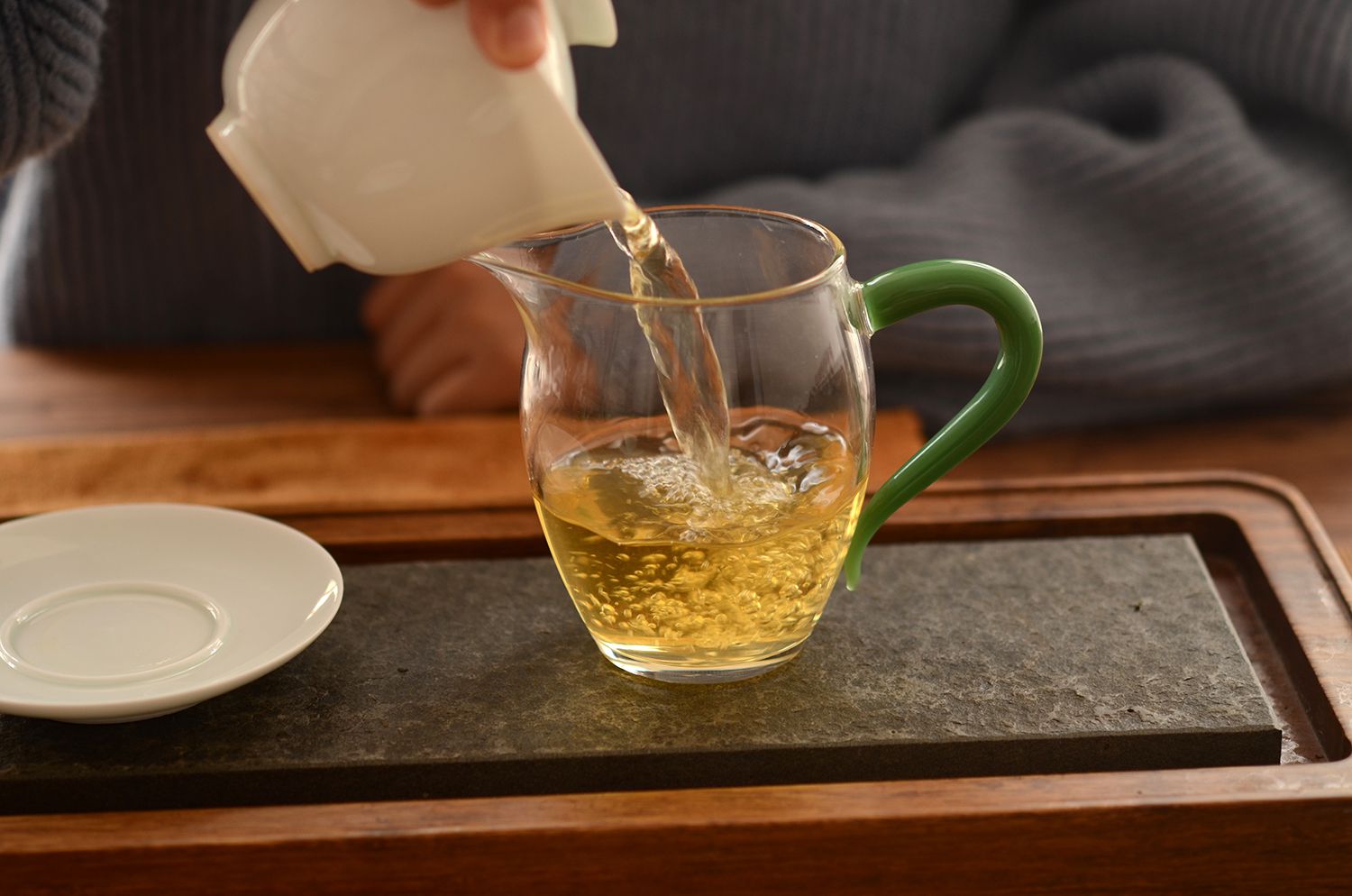 探索压制普洱茶饼的正确冲泡步骤与技巧，让茶叶散发出更迷人的好喝滋味