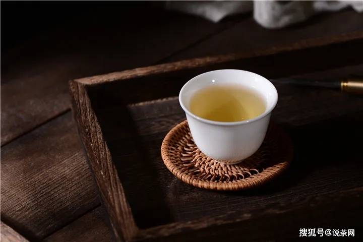 普洱茶制作需蒸茶工艺，其目的是使茶叶更加柔嫩，同时去除异味和增加香气。
