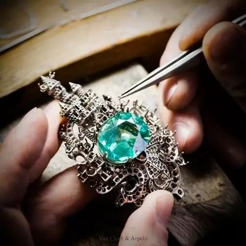 和田玉镶嵌：从材料到工艺，探索高品质珠宝制作全过程