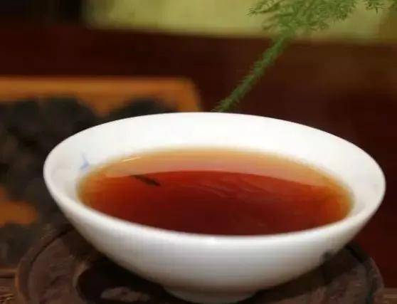 云峰普洱茶熟茶怎么样好喝吗？多少钱？云峰号普洱茶、云峰古树普洱茶。