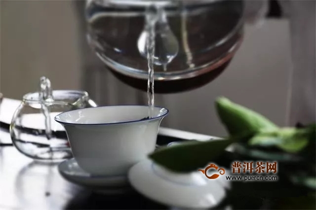 大益普洱茶的冲泡技巧：如何优雅地享受生茶的醇厚香气
