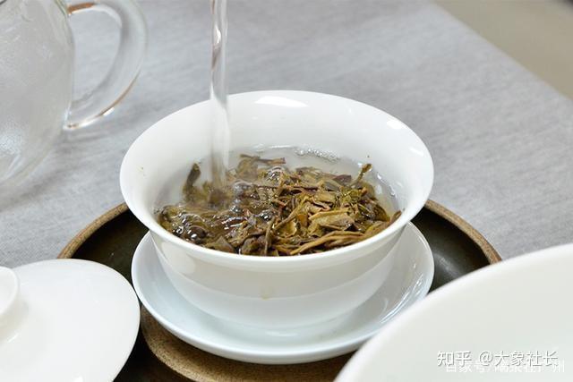 大益普洱茶的冲泡技巧：如何优雅地享受生茶的醇厚香气