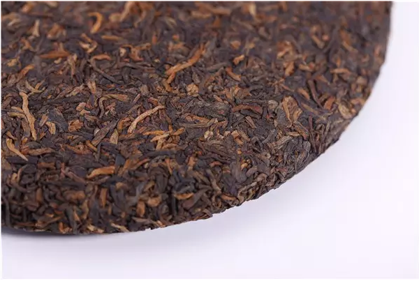 中茶勐海普洱茶产地：历勐海茶厂，探索云南茶叶的秘密。