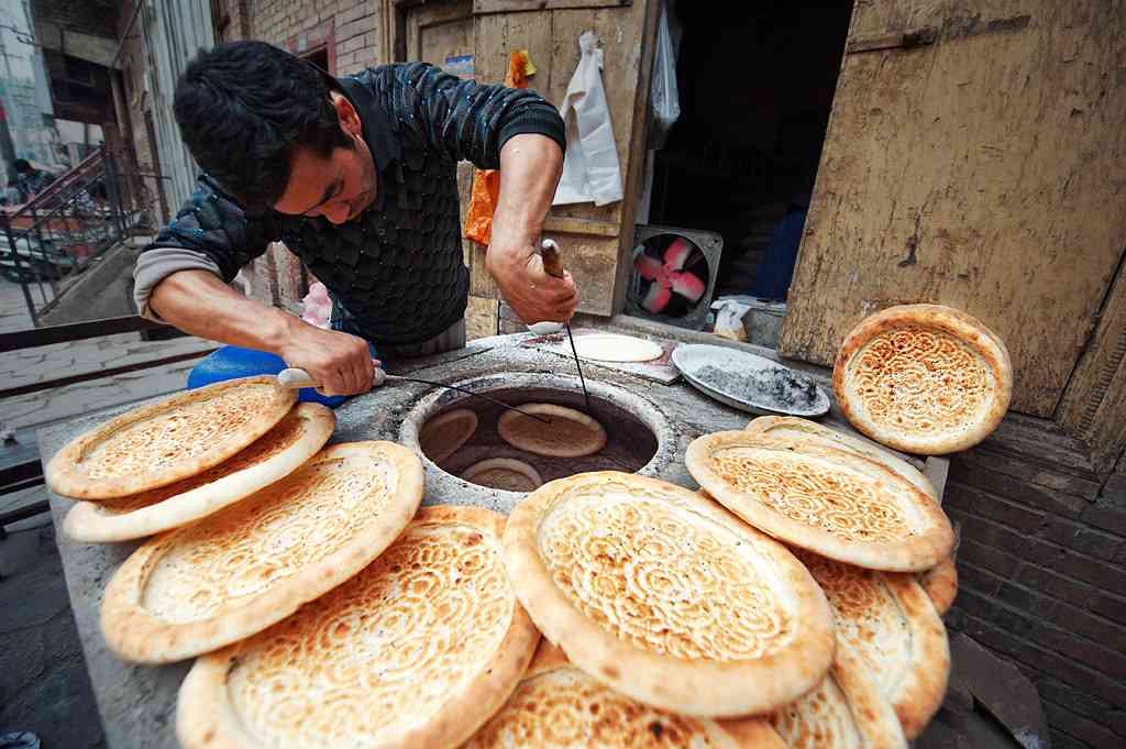 新疆塔什库尔干县特产：全方位了解当地特色美食、手工艺品及旅游景点