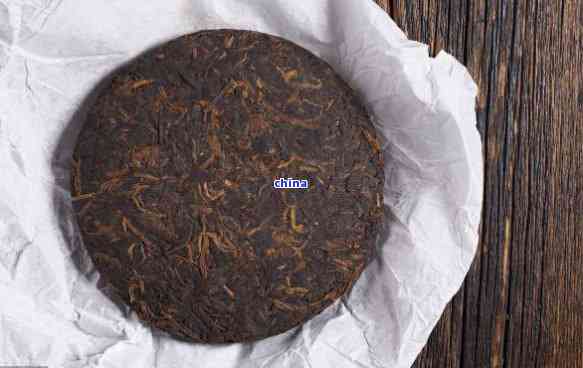 普洱茶饼的好坏如何判断：从饼形、色泽、香气等方面入手，以保证品质。