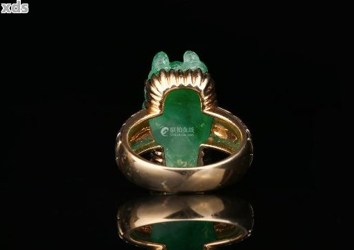 奢华翡翠虎首龙首戒指：精致镶嵌工艺与老虎图案的完美结合