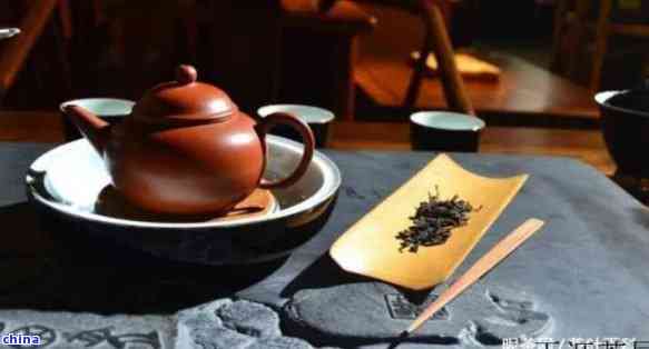 如何选择合适的茶壶来品鉴普洱茶：从材质、形状到容量的全面指南