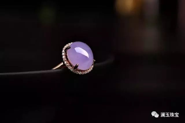 女人翡翠戒指的寓意与价格以及佩戴方式，你了解多少？