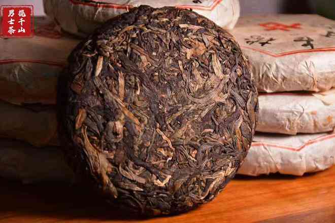 关于几万一斤的普洱茶：真假、种类及可否饮用的全面解析