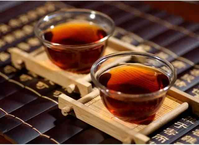 关于几万一斤的普洱茶：真假、种类及可否饮用的全面解析