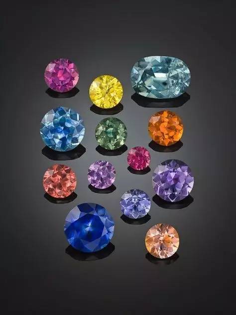 马卡龙玉石：一种独特的宝石，了解它的来源、颜色、保养和搭配方法
