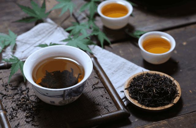 普洱茶花香深度解析：如何品鉴、冲泡与保存，让你的茶香四溢