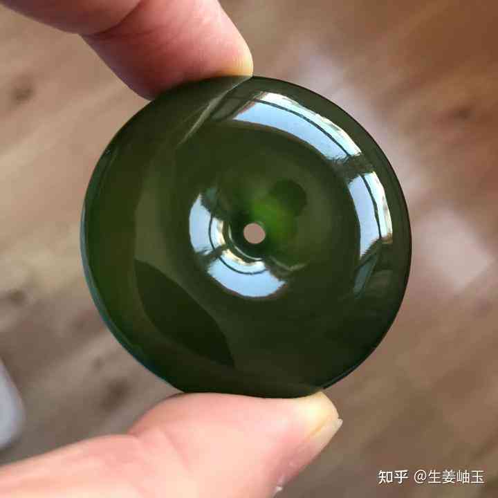 探究岫玉180料与501料的差异：从翡翠鉴赏角度出发