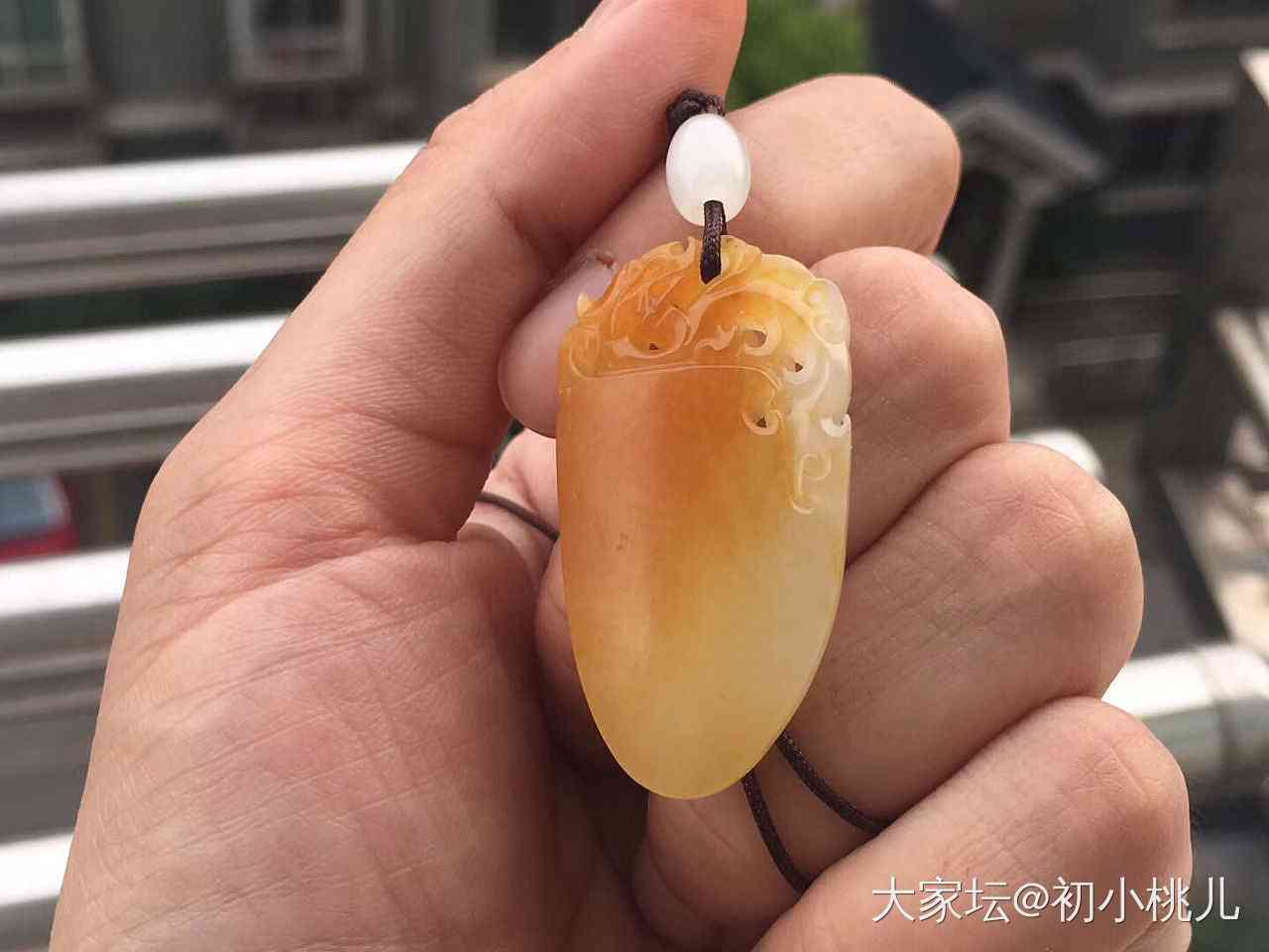 和田玉黄沁料好还是白玉好