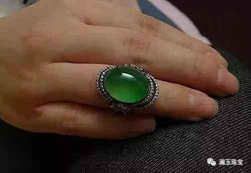翡翠戒指佩戴技巧：哪个手指最合适？如何正确搭配珠宝首饰？