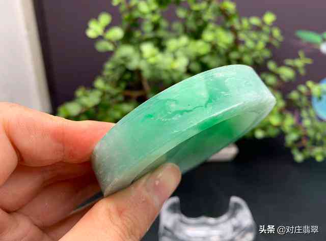 佛山特色翡翠手镯：平洲珠宝翡翠批发精选佳品