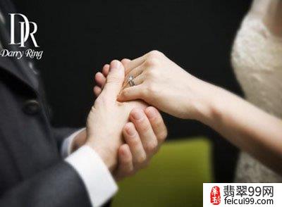 用翡翠戒指求婚好吗？女人可以戴吗？