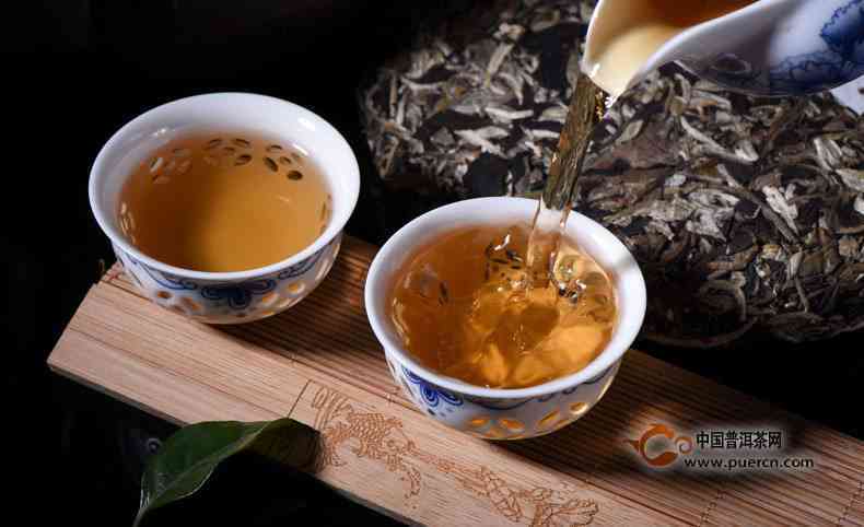 鸿泰号普洱茶生茶介绍及拍卖价：90年代的鸿号鸿泰普洱茶