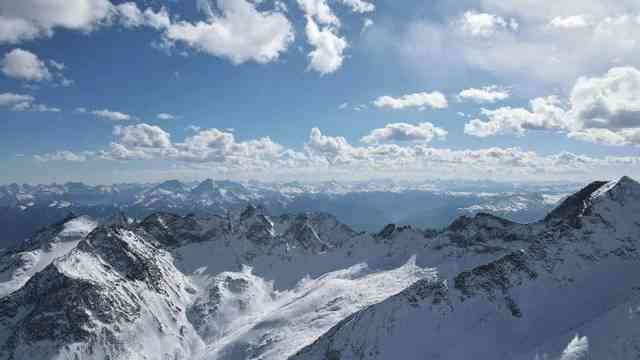 大雪山冰岛：探索壮丽冰川、绝美景色和当地特色活动的全方位指南