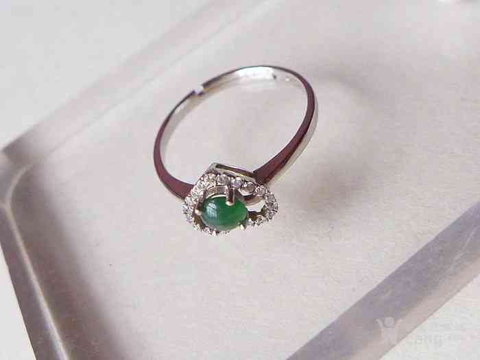 小绿珠翡翠戒指值钱吗