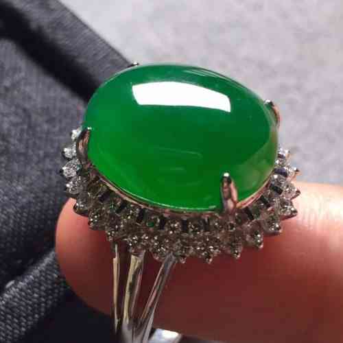 浓绿色翡翠戒指好看吗