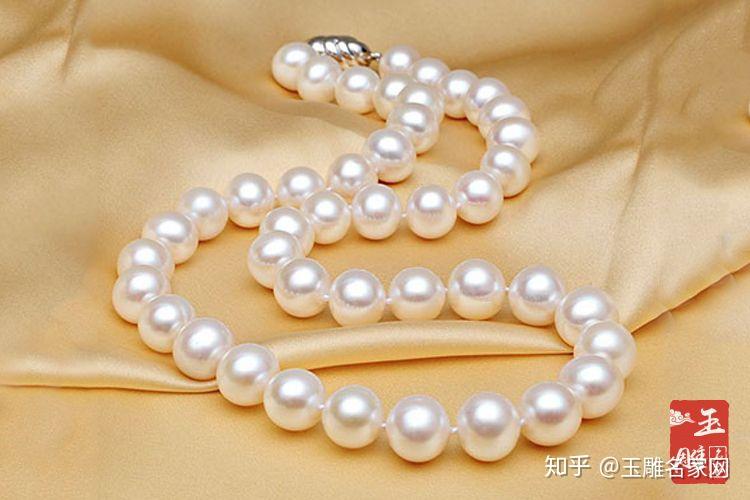 和田玉珍珠项链与淡水珍珠的价格对比：哪个更昂贵？