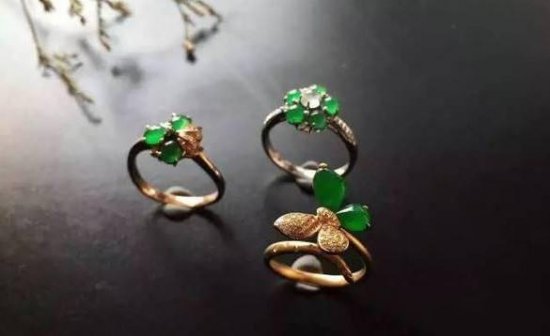 翡翠与金戒指的搭配：如何打造出独具魅力的珠宝配饰
