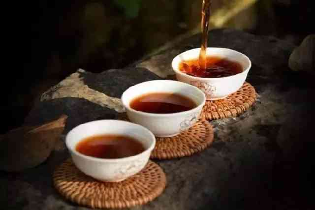 深入解析普洱茶饼制作过程，揭秘如何让普洱茶饼油香味更浓，口感更醇厚