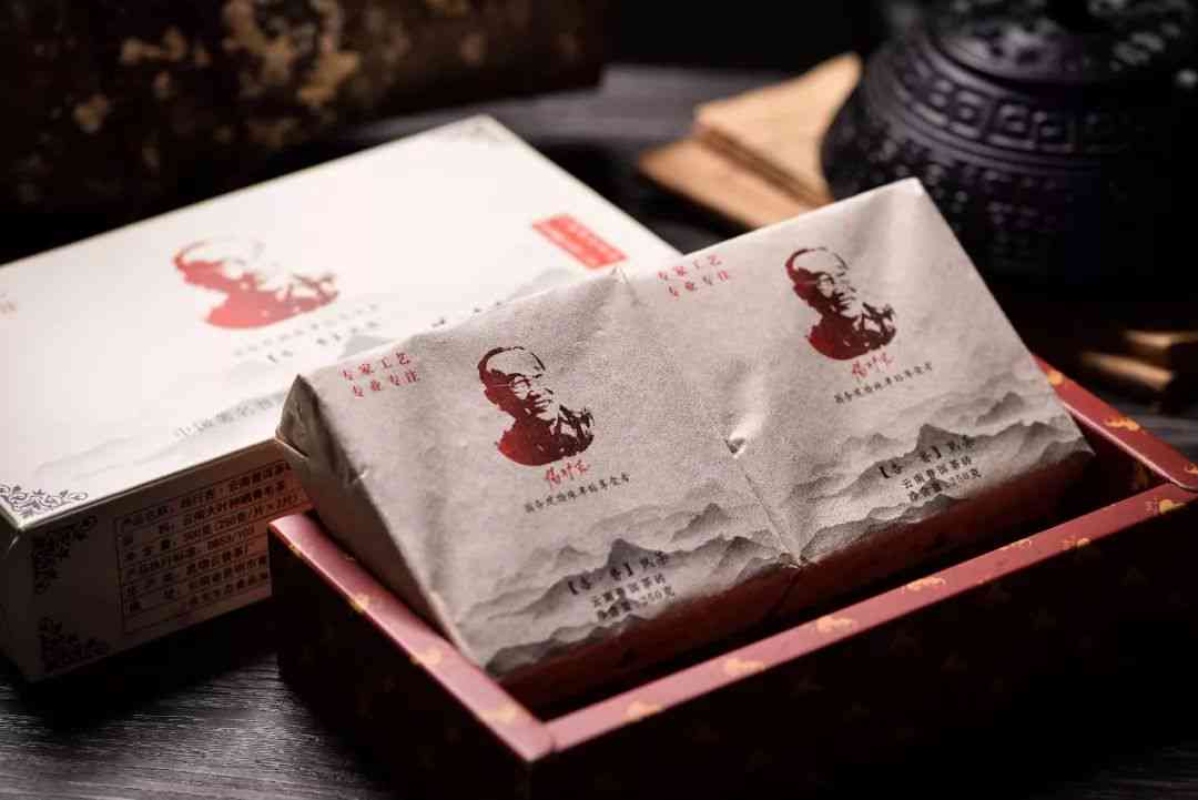 念回归十年普洱茶6581: 熟茶饼， 07年回归念茶砖， 现价值