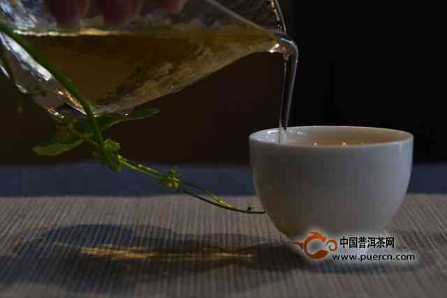 煮普洱茶上面有白色泡泡正常吗？普洱茶煮的时候有白色沫子是怎么回事？