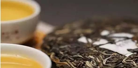 古德普洱茶：熟茶与生茶的口感对比和选择指南，让你轻松找到更爱！