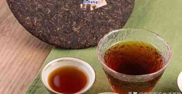 普洱茶为什么是块状：探究普洱茶的形状形成原因及絮状物现象。