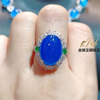 蓝色翡翠戒指8万贵吗