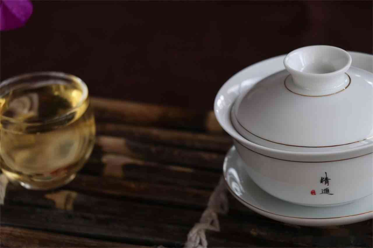 探索泡普洱茶的选择：紫砂壶、碗还是其他茶具？