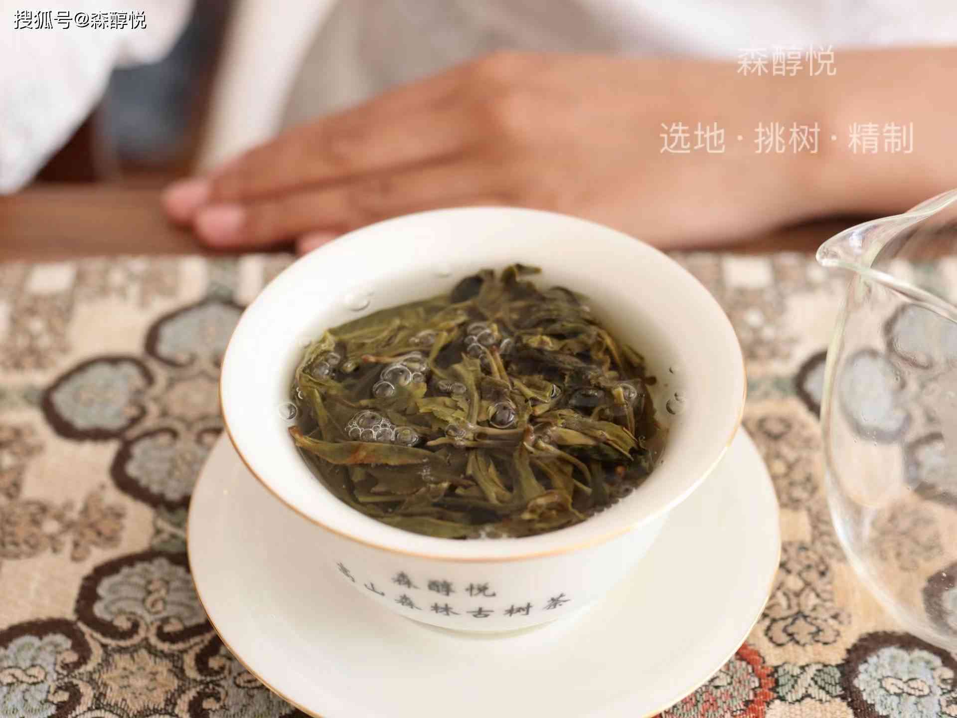 探索小娜的私人普洱茶藏：一款隐藏在城市中的古树茶口感之谜