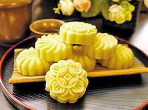 玲珑小班章熟饼：云南特色茶叶糕点，传统手工制作与现代创新融合