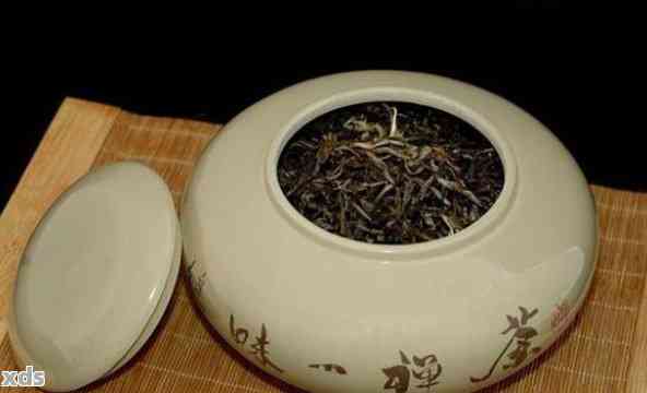 玻璃茶罐放普洱茶好不好：普洱茶是否适合放入玻璃茶罐保存？
