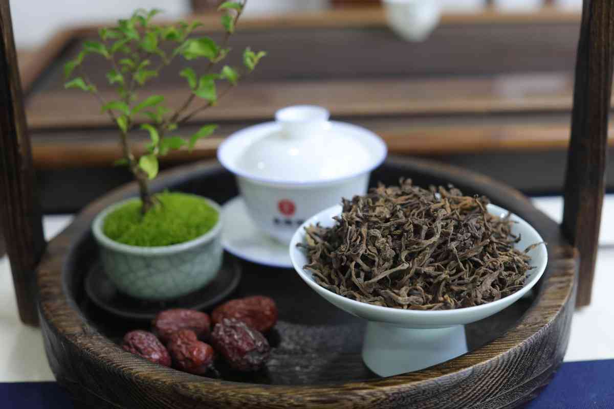 普洱茶送礼新选择：生茶还是熟茶？