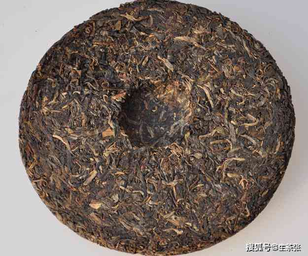 探寻普洱茶茶饼制作背后的原因与意义：从原料、工艺到口感全方位解析