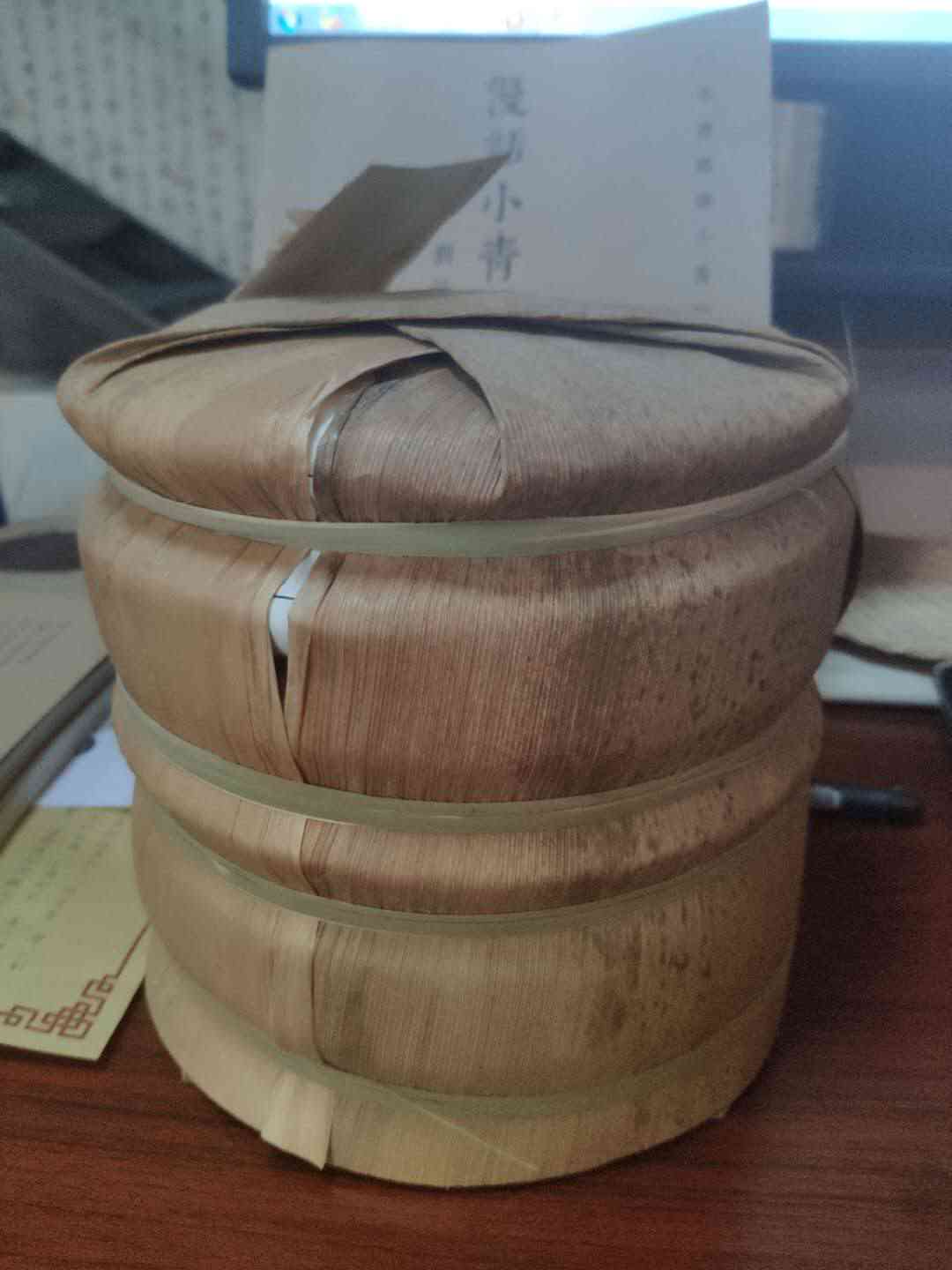 探寻普洱茶饼中白点颗粒状的秘密：是普洱茶的特色还是品质问题？