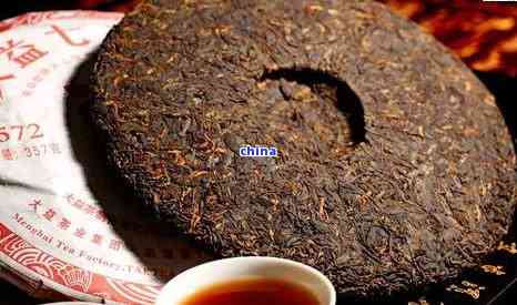 班章熟饼与普洱茶熟茶：详细介绍、品鉴方法及功效比较