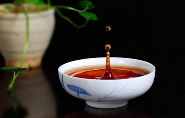 探索中国普洱茶文化：从茶园到茶艺，一站式了解普洱茶的全方位知识