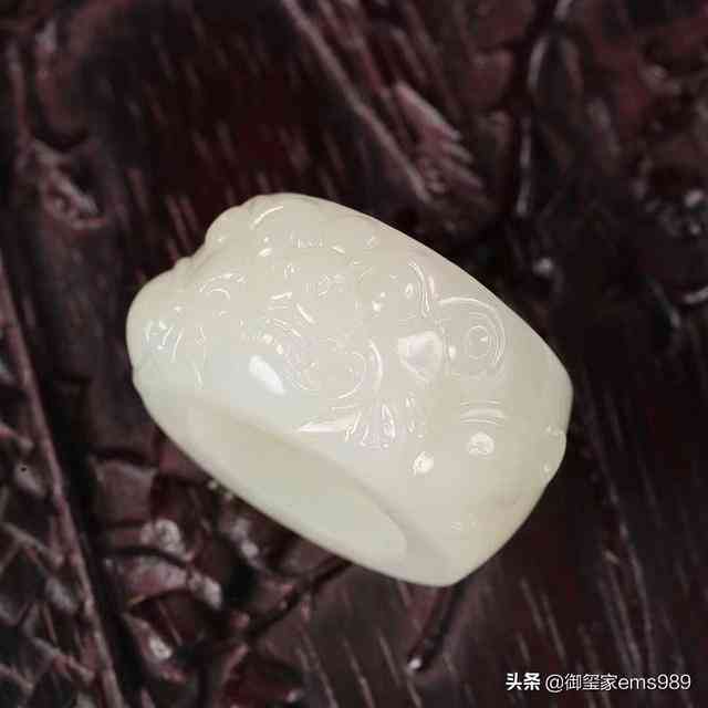 和田玉的两种精品：羊脂玉与白玉，你更中意哪一种？