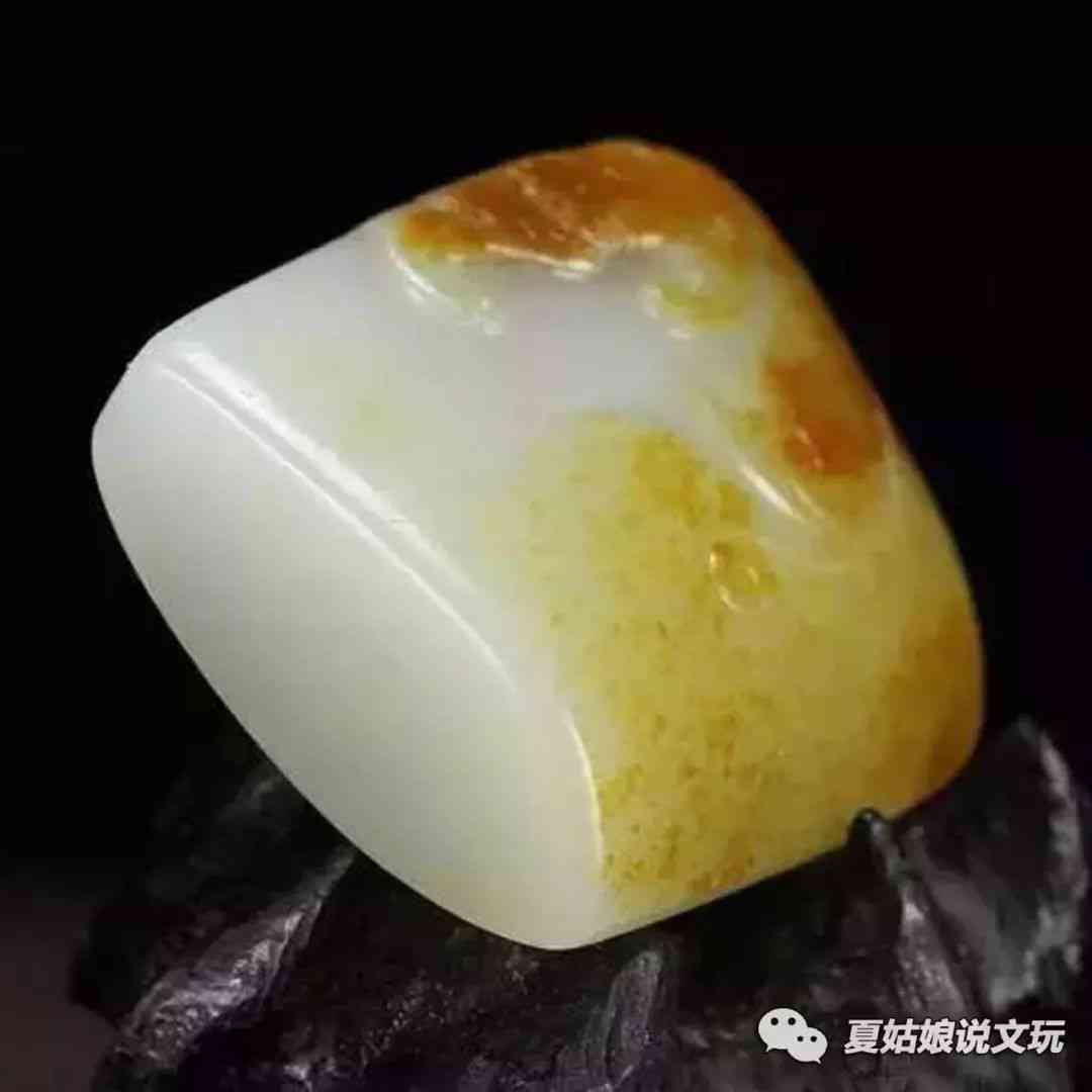 如何区分和田玉中的青花、黑皮籽料与其它皮色？