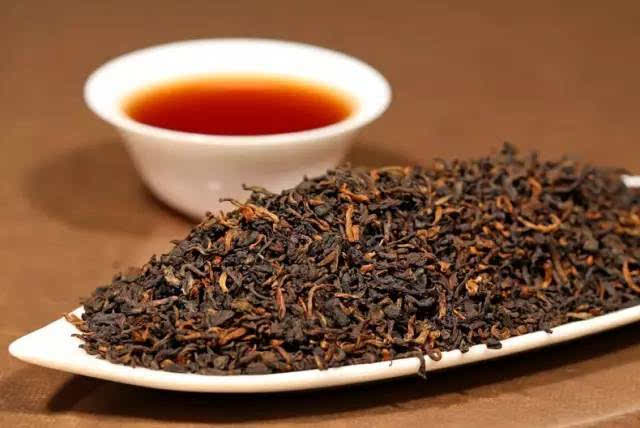 云南特色普洱茶砖——勐海县兴海茶厂精选茶叶制作而成，品质与价格兼具