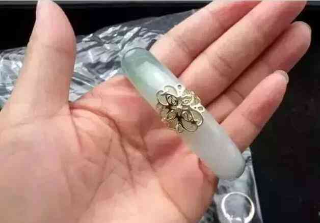 唐山修复和田玉把件破损的全攻略：寻找专业修复店与详细步骤