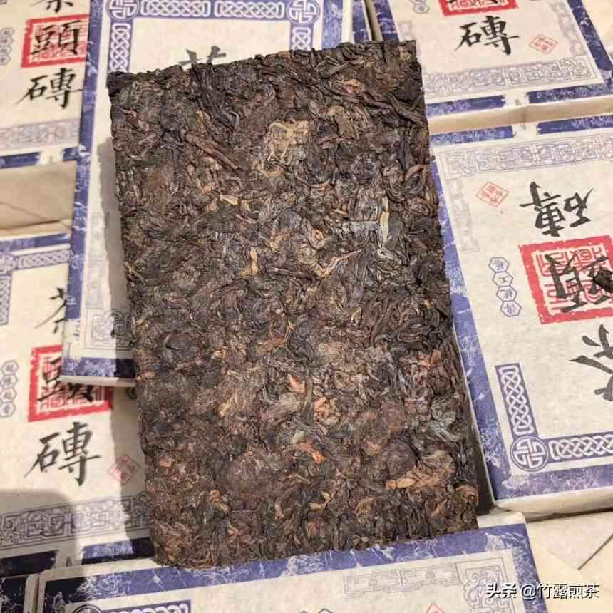 冰岛砖茶普洱茶：哪个更好喝？