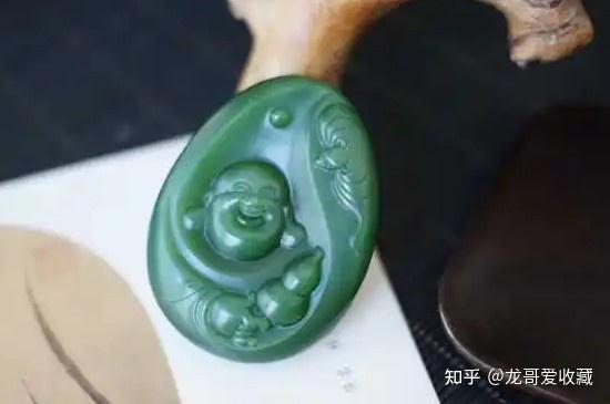 和田玉白玉跟菠菜绿哪个好