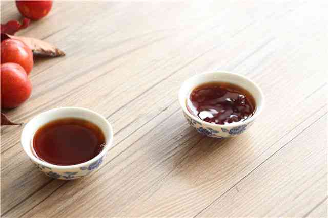 宫廷普洱：熟茶还是生茶？深入探讨两种茶的特点与区别